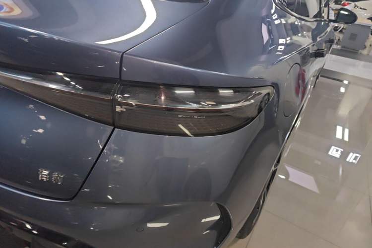 Used BYD Seal 2022 700 km Long-Range Rear-Wheel-Drive Version Right Rear Taillight