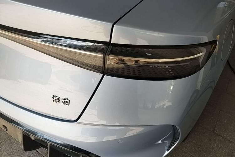 Used BYD Seal 2022 550 km Standard Range Rear-Wheel Drive Prestige Version Right Rear Taillight