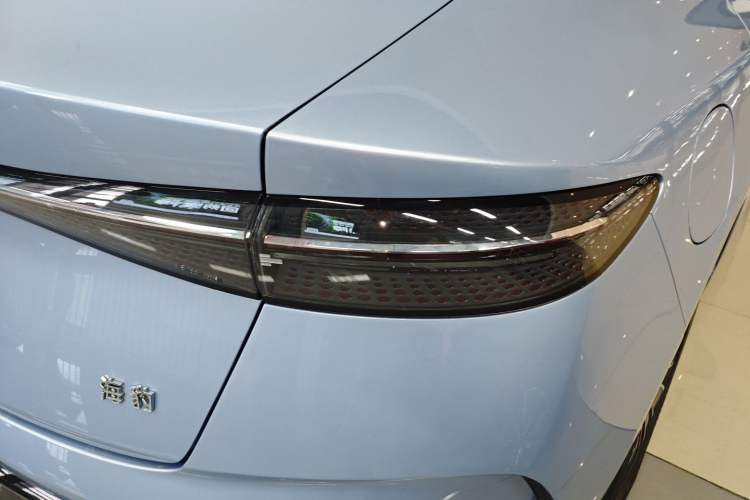 Used BYD Seal 2022 550 km Standard Range Rear-Wheel Drive Elite Version Right Rear Taillight