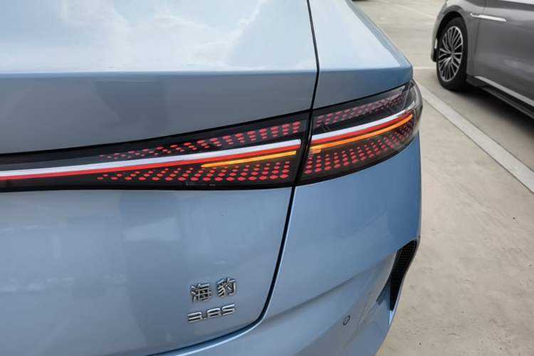 Used BYD Seal 2022 650 km All-Wheel-Drive Performance Version Right Rear Taillight
