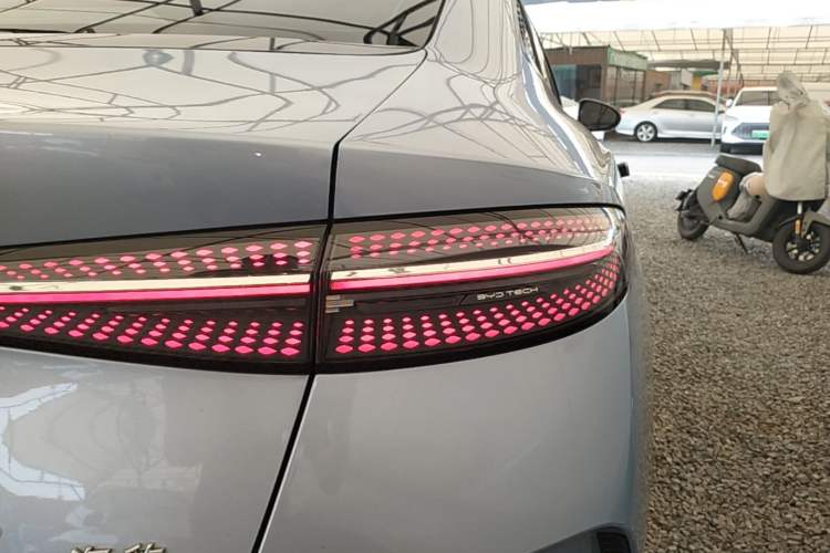 Used BYD Seal 2022 550 km Standard Range Rear-Wheel Drive Prestige Version Right Rear Taillight