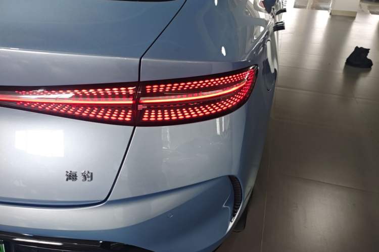 Used BYD Seal 2022 550 km Standard Range Rear-Wheel Drive Prestige Version Right Rear Taillight