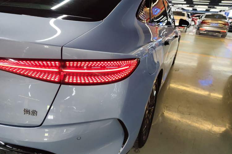 Used BYD Seal 2022 550 km Standard Range Rear-Wheel Drive Prestige Version Right Rear Taillight
