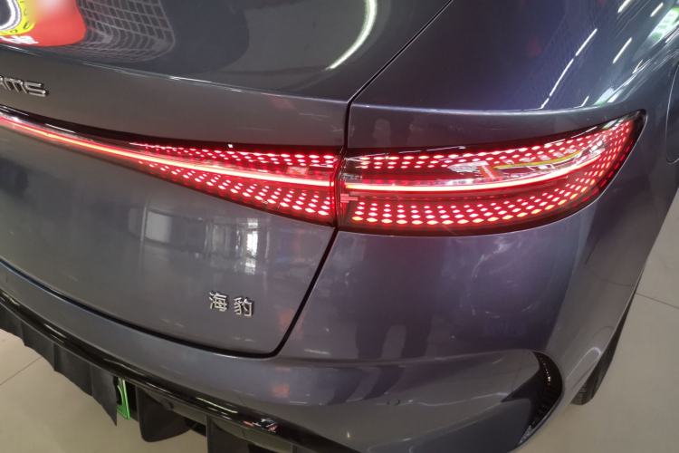 Used BYD Seal 2022 550 km Standard Range Rear-Wheel Drive Prestige Version Right Rear Taillight