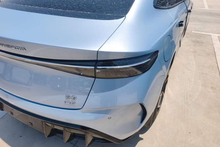 Used BYD Seal 2022 650 km All-Wheel-Drive Performance Version Right Rear Taillight
