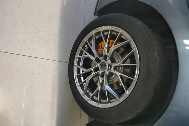 Used BYD Seal 2022 550 km Standard Range Rear-Wheel Drive Elite Version Right Rear Wheel Hub