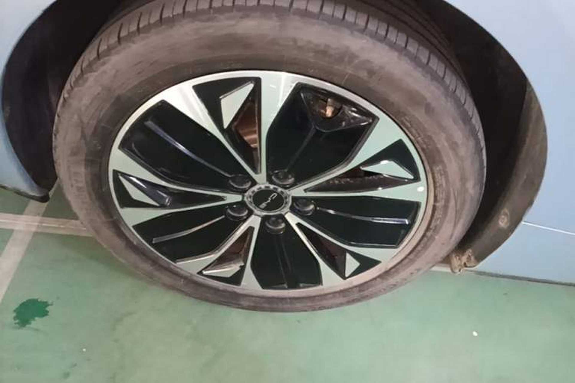 Used BYD Seal 2022 550 km Standard Range Rear-Wheel Drive Prestige Version Right Rear Wheel Hub