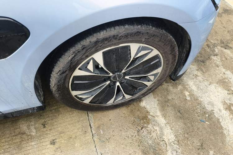 Used BYD Seal 2022 550 km Standard Range Rear-Wheel Drive Prestige Version Right Rear Wheel Hub