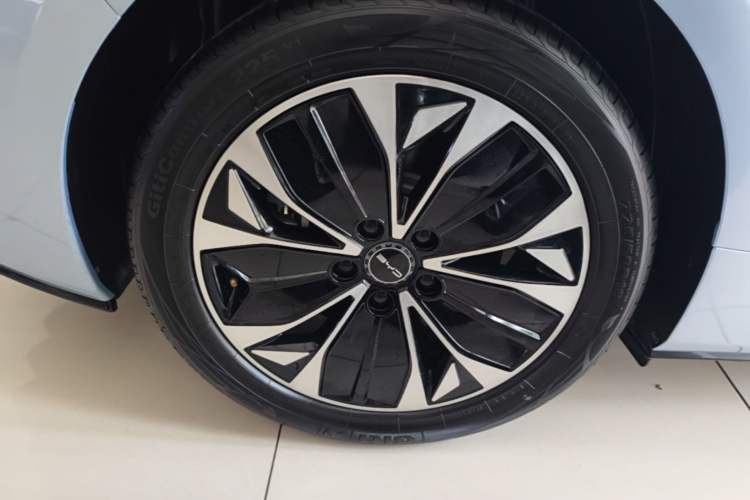Used BYD Seal 2022 550 km Standard Range Rear-Wheel Drive Prestige Version Right Rear Wheel Hub