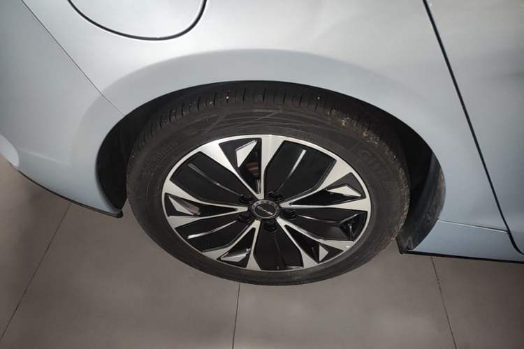 Used BYD Seal 2022 550 km Standard Range Rear-Wheel Drive Elite Version Right Rear Wheel Hub