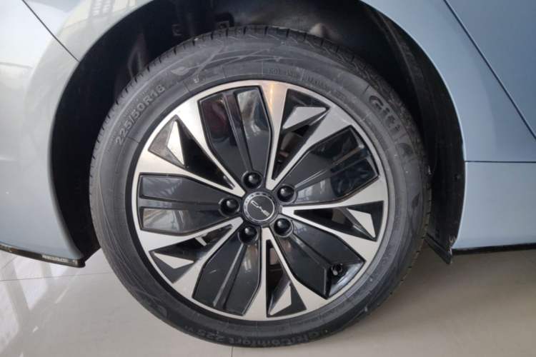 Used BYD Seal 2022 550 km Standard Range Rear-Wheel Drive Prestige Version Right Rear Wheel Hub