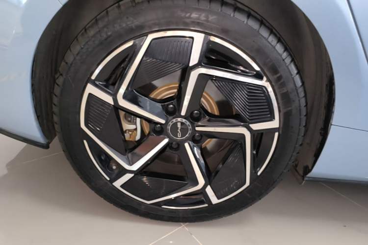 Used BYD Seal 2022 650 km All-Wheel-Drive Performance Version Right Rear Wheel Hub