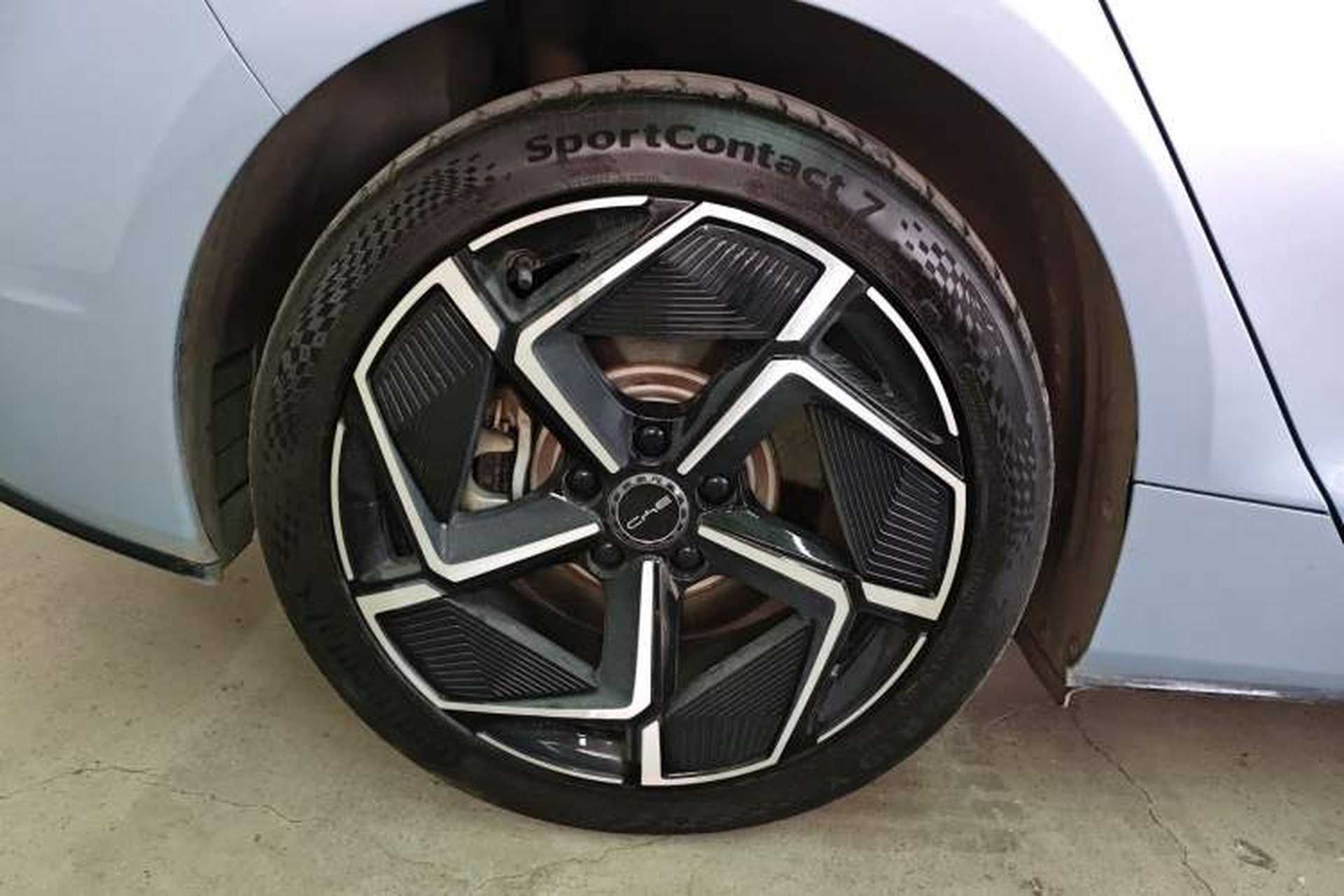 Used BYD Seal 2022 700 km Long-Range Rear-Wheel-Drive Version Right Rear Wheel Hub