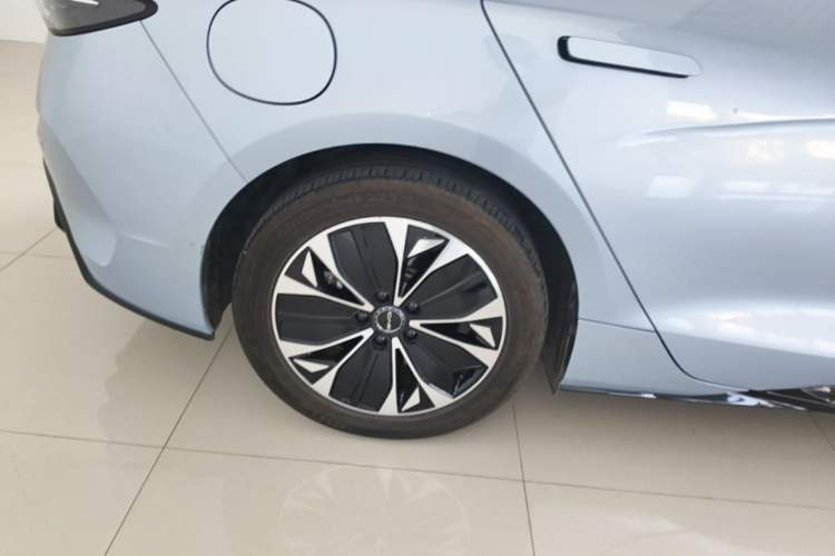 Used BYD Seal 2022 550 km Standard Range Rear-Wheel Drive Prestige Version Right Rear Wheel Hub
