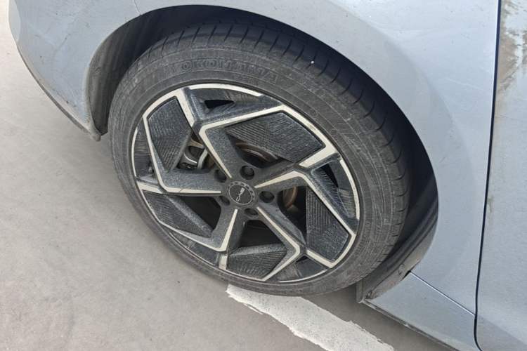 Used BYD Seal 2022 700 km Long-Range Rear-Wheel-Drive Version Right Rear Wheel Hub