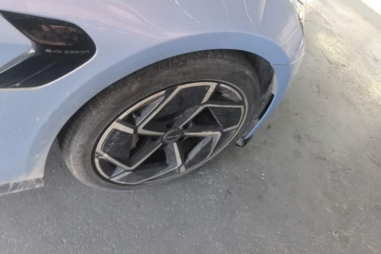 Used BYD Seal 2022 700 km Long-Range Rear-Wheel-Drive Version Right Rear Wheel Hub