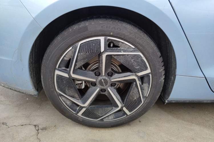 Used BYD Seal 2022 700 km Long-Range Rear-Wheel-Drive Version Right Rear Wheel Hub