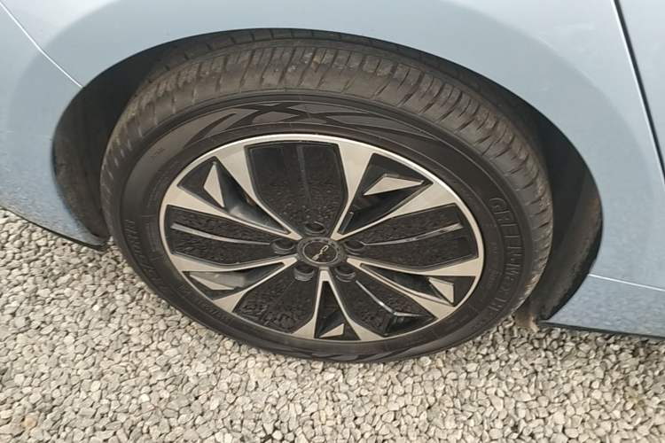 Used BYD Seal 2022 550 km Standard Range Rear-Wheel Drive Prestige Version Right Rear Wheel Hub