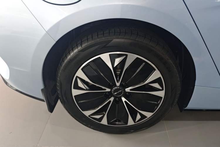 Used BYD Seal 2022 550 km Standard Range Rear-Wheel Drive Prestige Version Right Rear Wheel Hub