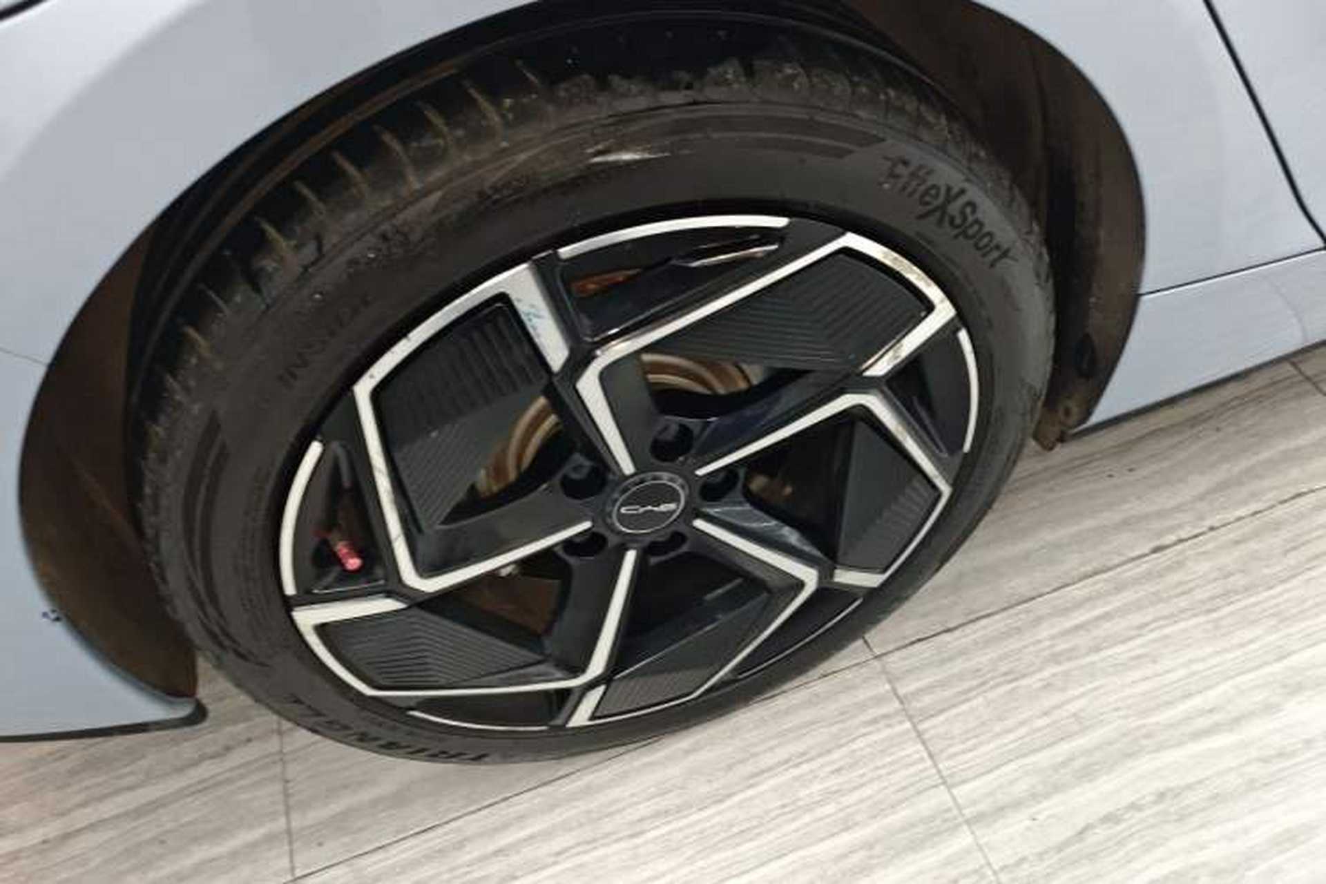 Used BYD Seal 2022 700 km Long-Range Rear-Wheel-Drive Version Right Rear Wheel Hub