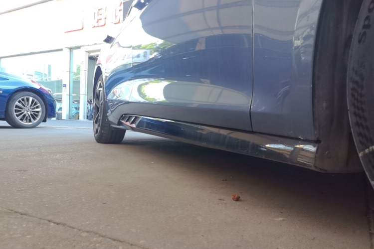Used BYD Seal 2022 700 km Long-Range Rear-Wheel-Drive Version Right Side Sill