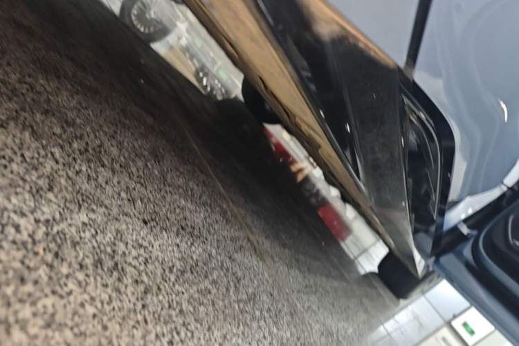 Used BYD Seal 2022 700 km Long-Range Rear-Wheel-Drive Version Right Side Sill