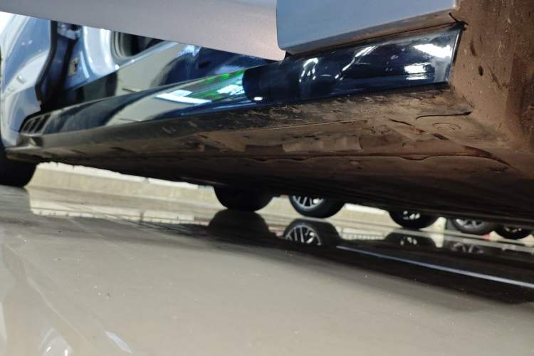 Used BYD Seal 2022 550 km Standard Range Rear-Wheel Drive Elite Version Right Side Sill