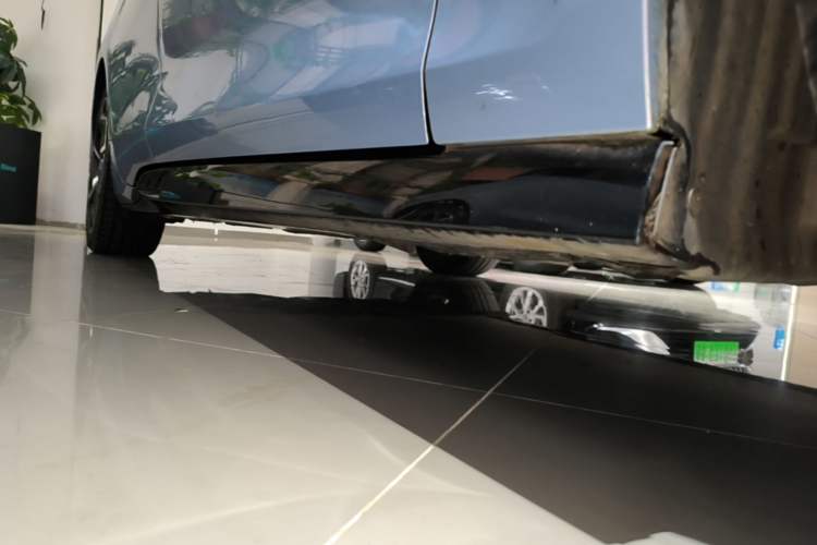 Used BYD Seal 2022 650 km All-Wheel-Drive Performance Version Right Side Sill