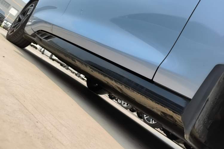 Used BYD Seal 2022 650 km All-Wheel-Drive Performance Version Right Side Sill