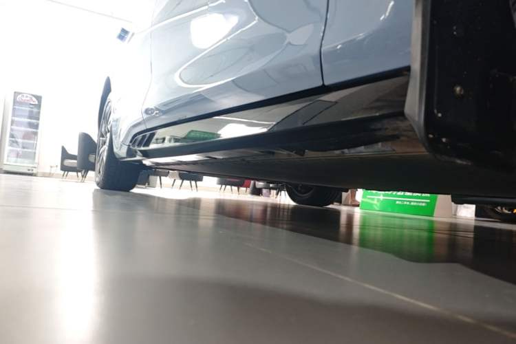 Used BYD Seal 2022 550 km Standard Range Rear-Wheel Drive Prestige Version Right Side Sill