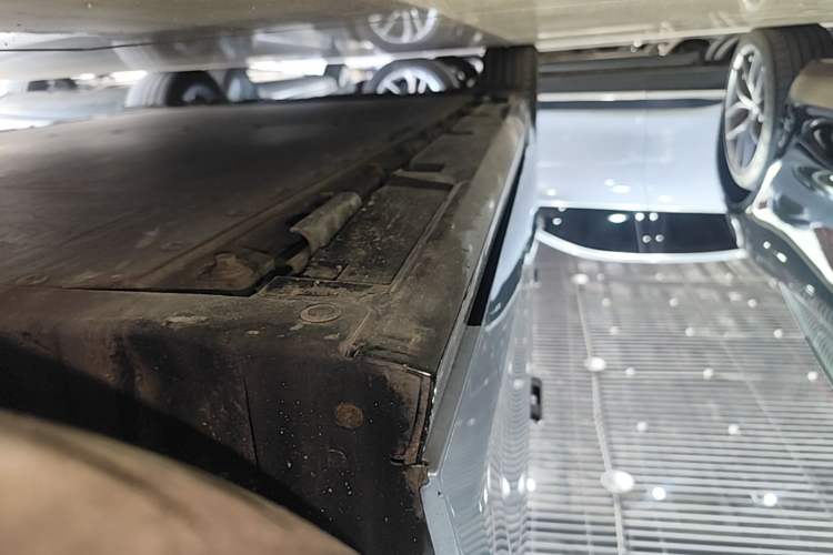 Used BYD Seal 2022 700 km Long-Range Rear-Wheel-Drive Version Right Side Sill