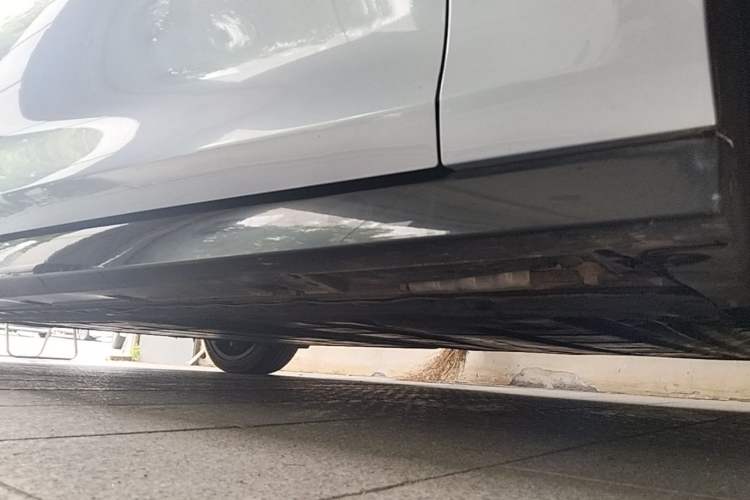 Used BYD Seal 2022 700 km Long-Range Rear-Wheel-Drive Version Right Side Sill