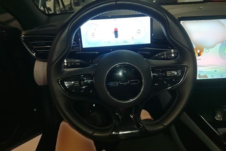 Used BYD Seal 2022 550 km Standard Range Rear-Wheel Drive Elite Version Steering Wheel