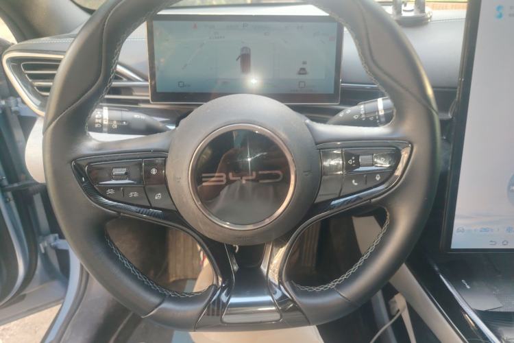 Used BYD Seal 2022 550 km Standard Range Rear-Wheel Drive Elite Version Steering Wheel