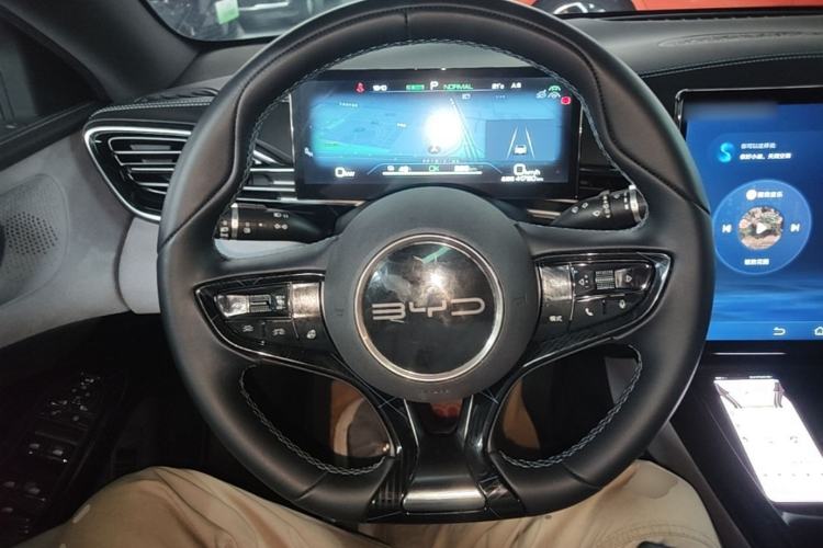 Used BYD Seal 2022 550 km Standard Range Rear-Wheel Drive Elite Version Steering Wheel