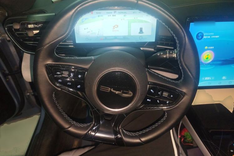 Used BYD Seal 2022 550 km Standard Range Rear-Wheel Drive Elite Version Steering Wheel