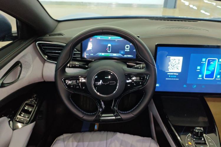 Used BYD Seal 2022 550 km Standard Range Rear-Wheel Drive Elite Version Steering Wheel