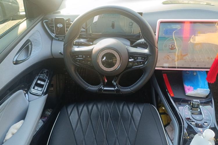 Used BYD Seal 2022 550 km Standard Range Rear-Wheel Drive Elite Version Steering Wheel