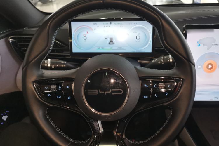Used BYD Seal 2022 550 km Standard Range Rear-Wheel Drive Prestige Version Steering Wheel