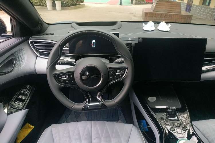 Used BYD Seal 2022 700 km Long-Range Rear-Wheel-Drive Version Steering Wheel