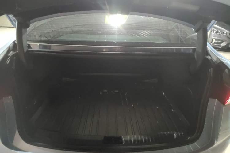Used BYD Seal 2022 550 km Standard Range Rear-Wheel Drive Elite Version Trunk