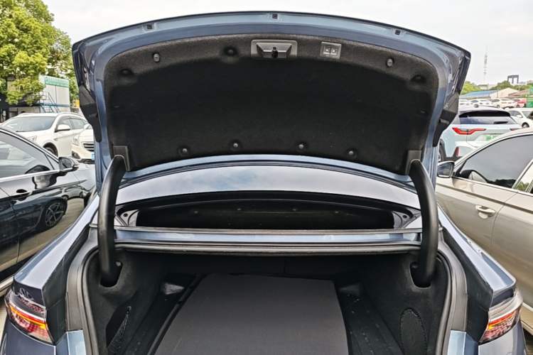 Used BYD Seal 2022 700 km Long-Range Rear-Wheel-Drive Version Trunk