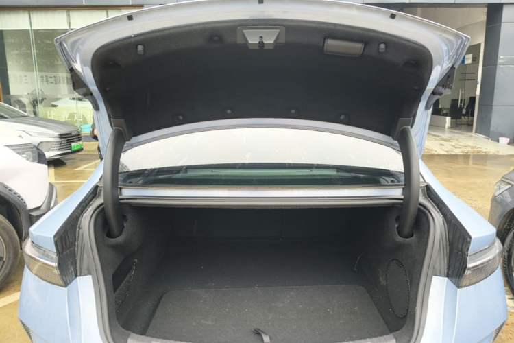 Used BYD Seal 2022 550 km Standard Range Rear-Wheel Drive Prestige Version Trunk
