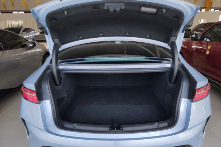 Used BYD Seal 2022 550 km Standard Range Rear-Wheel Drive Prestige Version Trunk