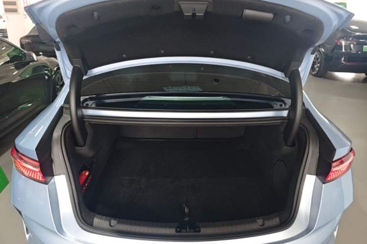 Used BYD Seal 2022 550 km Standard Range Rear-Wheel Drive Prestige Version Trunk