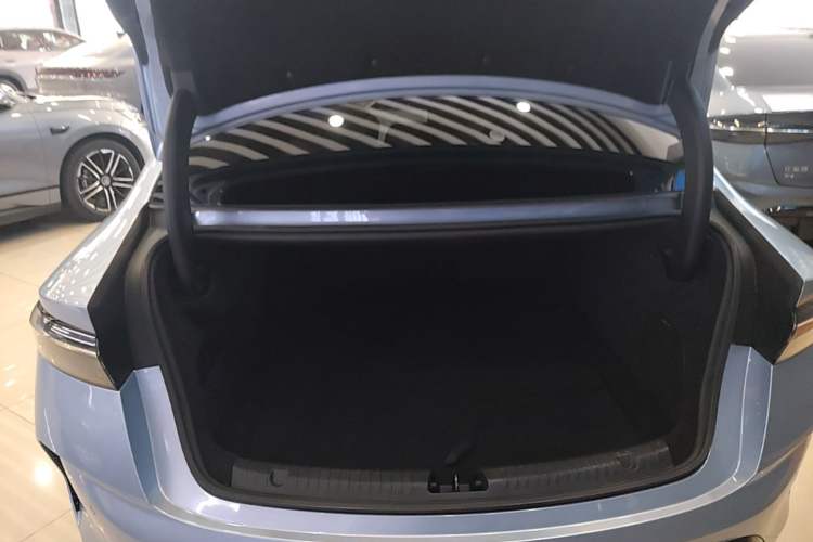 Used BYD Seal 2022 700 km Long-Range Rear-Wheel-Drive Version Trunk