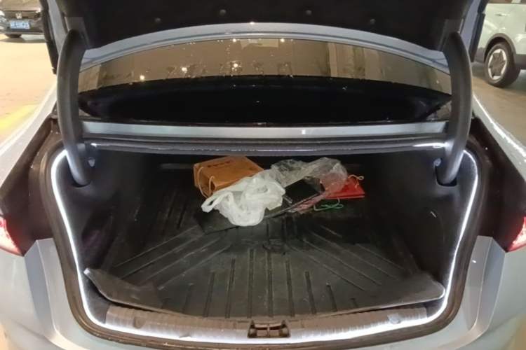 Used BYD Seal 2022 700 km Long-Range Rear-Wheel-Drive Version Trunk