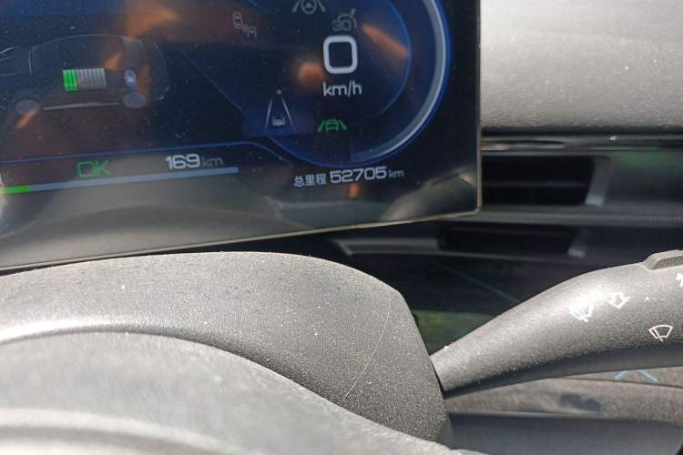 Used BYD Seal 2022 550 km Standard Range Rear-Wheel Drive Prestige Version Odometer Close Up