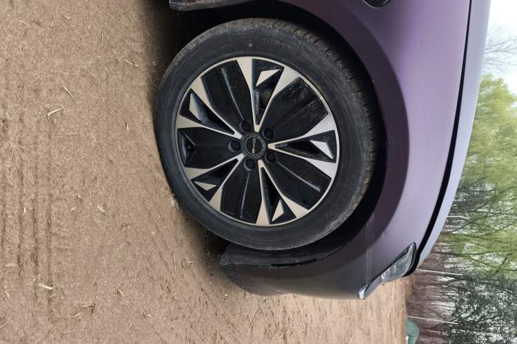 Used BYD Seal 2022 550 km Standard Range Rear-Wheel Drive Prestige Version Right Front Wheel Hub
