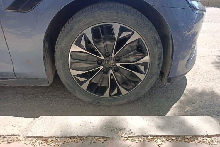 Used BYD Seal 2022 550 km Standard Range Rear-Wheel Drive Prestige Version Right Front Wheel Hub